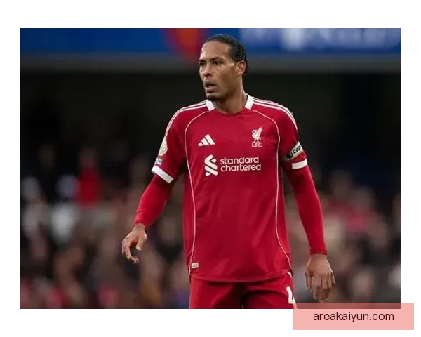 范戴克荣膺英超最佳后卫，重塑防线霸主地位表现亮眼